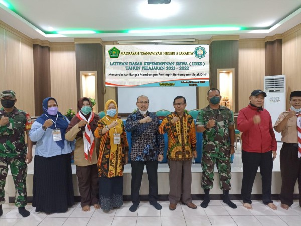 Pembukaan LDKS 2021- 2022 oleh Ketua Komite MTsN 5 Jakarta